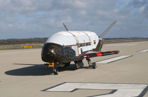 الطائرة الفضائية X-37B تسبح في المدار لمدة 600