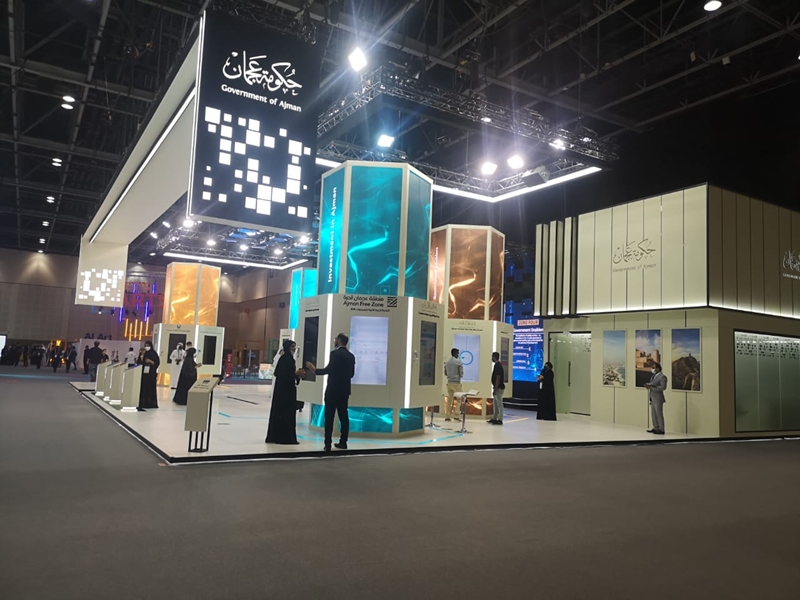 انطلاق فعاليات معرض جيتكس للتقنية في دبي واستقبال الزوار بروبوت عملاق