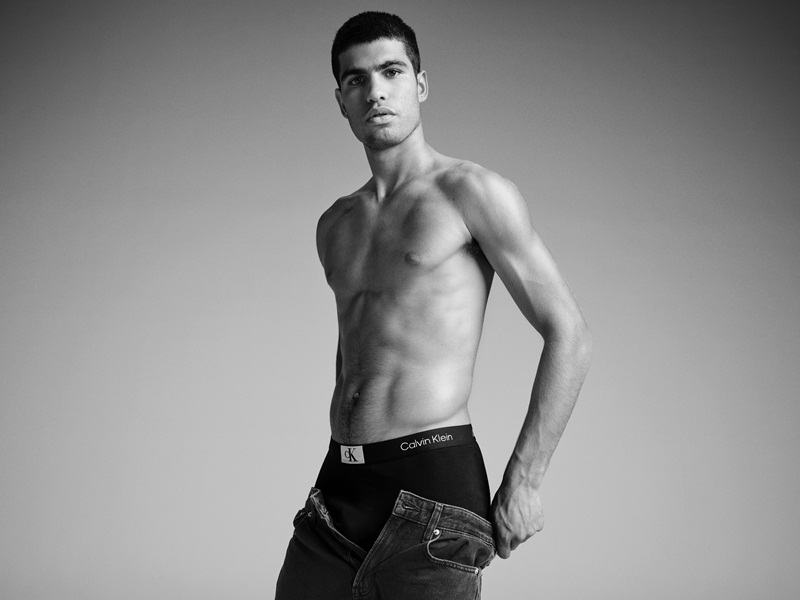 علامة CALVIN KLEIN تتعاون مع لاعب التنس CARLOS ALCARAZ