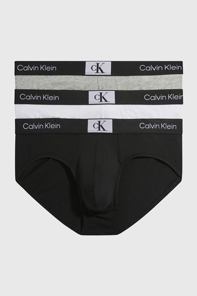 علامة CALVIN KLEIN تتعاون مع لاعب التنس CARLOS ALCARAZ