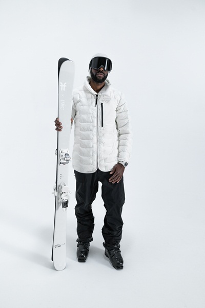 تعاون دار IWC SCHAFFHAUSEN  و FACTION SKIS لتصميم مزلاجات  فري ستايل ذات إصدار محدود مع تصميم  "IWC LAKE TAHOE" المضئ