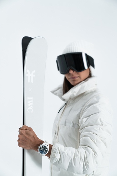 تعاون دار IWC SCHAFFHAUSEN  و FACTION SKIS لتصميم مزلاجات  فري ستايل ذات إصدار محدود مع تصميم  "IWC LAKE TAHOE" المضئ