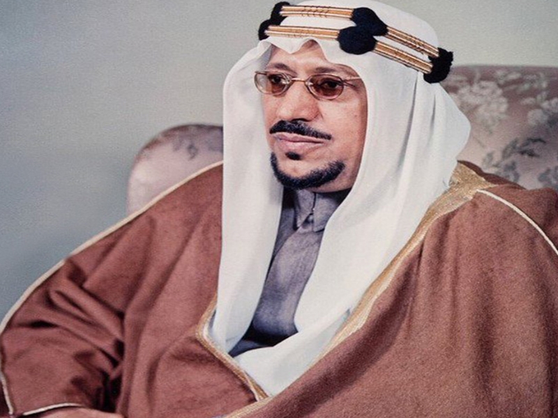 نشر صورة نادرة لكرسي الملك سعود