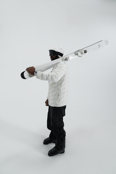 تعاون دار IWC SCHAFFHAUSEN  و FACTION SKIS لتصميم مزلاجات  فري ستايل ذات إصدار محدود مع تصميم  "IWC LAKE TAHOE" المضئ