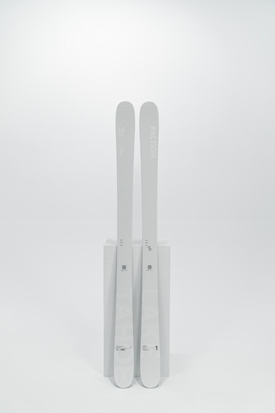 تعاون دار IWC SCHAFFHAUSEN  و FACTION SKIS لتصميم مزلاجات  فري ستايل ذات إصدار محدود مع تصميم  "IWC LAKE TAHOE" المضئ