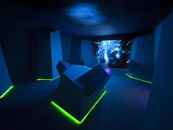 أوفتشيني بانيراي تحتفي بشغفها بالبحر والابتكار في متحف LA TRIENNALE DI MILANO