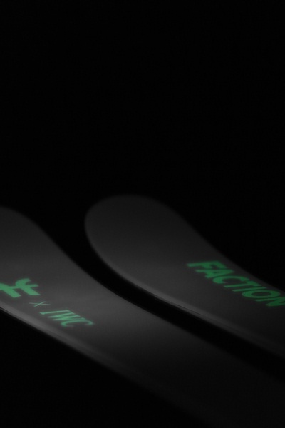 تعاون دار IWC SCHAFFHAUSEN  و FACTION SKIS لتصميم مزلاجات  فري ستايل ذات إصدار محدود مع تصميم  "IWC LAKE TAHOE" المضئ