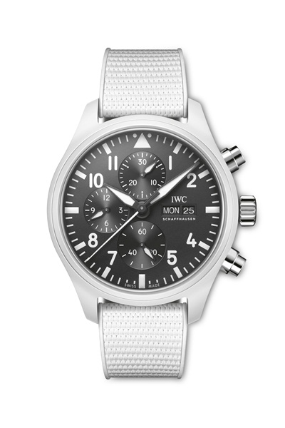 تعاون دار IWC SCHAFFHAUSEN  و FACTION SKIS لتصميم مزلاجات  فري ستايل ذات إصدار محدود مع تصميم  "IWC LAKE TAHOE" المضئ