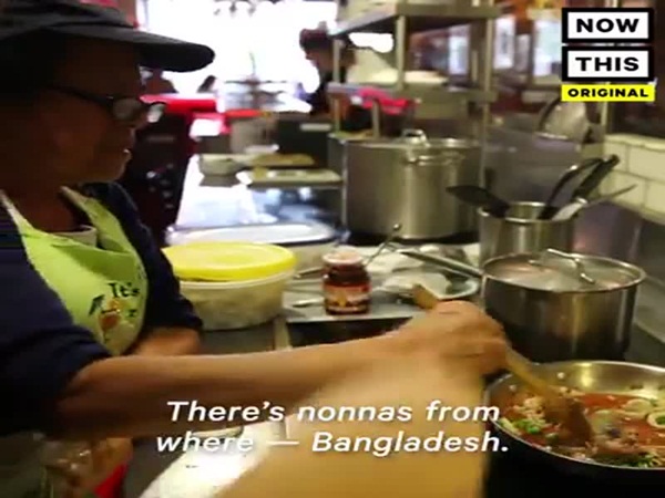 شاهد .. مطعم يبهرك بالطهاة الموجودين به