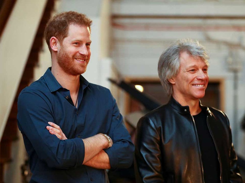 الأمير هاري يسجل دويتو غنائي مع نجم الروك بون جوفي