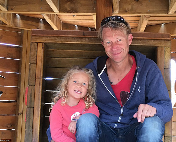 تفاصيل مثيرة في قصة حب أمينة هارت وسكوت أندرسون وزواجهما