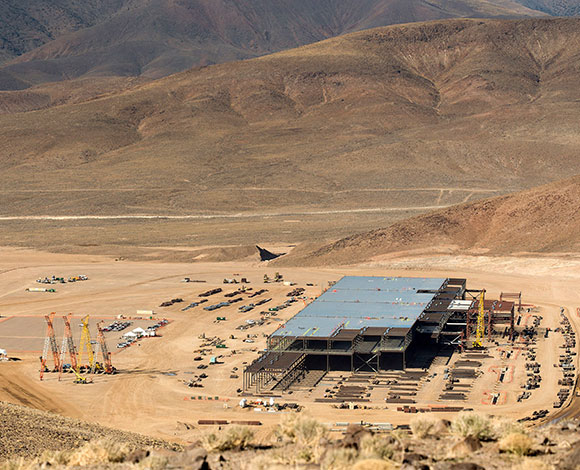 تعرف بالصور إلى مصنع Gigafactory العملاق التابع لشركة تيسلا