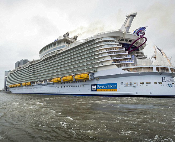 ركاب غاضبون يعصفون بـ Harmony of the Seas واصفين إياها بورشة بناء