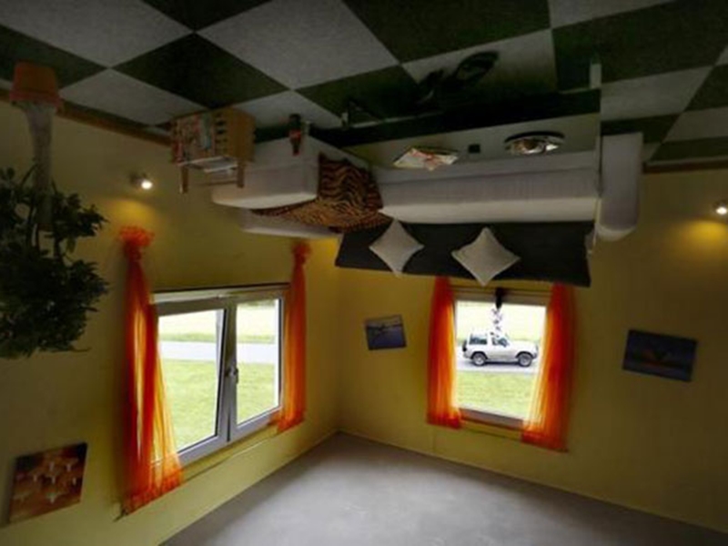 "Crazy House" المنزل المقلوب في ألمانيا