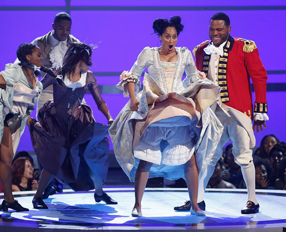 بالصور... الحفل السنوي لجوائز BET Award يكرّم نجوما ورياضيين راحلين
