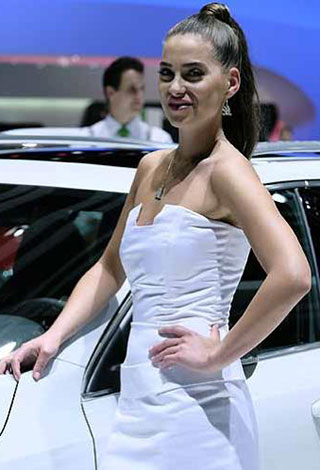 جميلات معرض جنيف الدولي للسيارات 2014