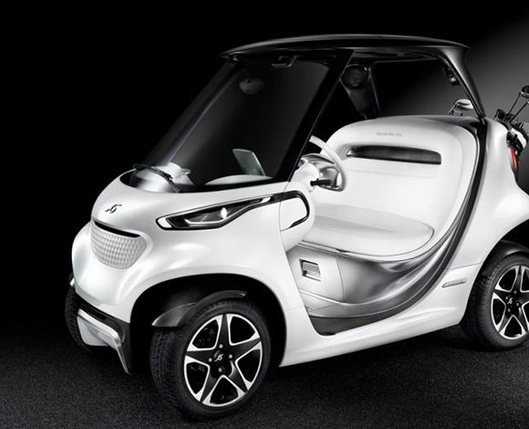 عربة جولف مميزة من شركة Mercedes