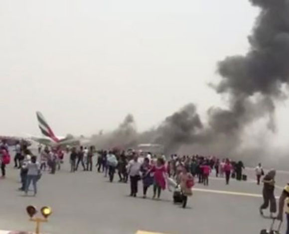 نحن على قيد الحياة لأنها كانت دبي: ركاب طيران الإمارات