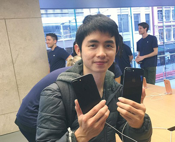 طار رجل من بانكوك إلى سيدني لشراء هاتفiPhone 7  الجديد