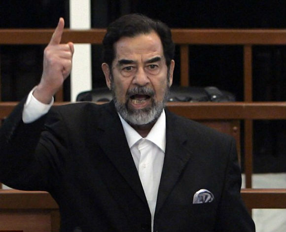 شبح صدام حسين يتسبب في خلاف بين شركة آبل وأحد العملاء