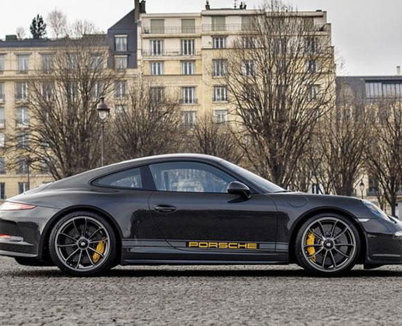 القوا نظرة على سيارة Porsche 911 R الخاصة بالأسطورة Steve McQueen!
