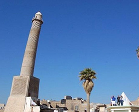 منارة عراقية عمرها 900 عام مهددة بالانهيار