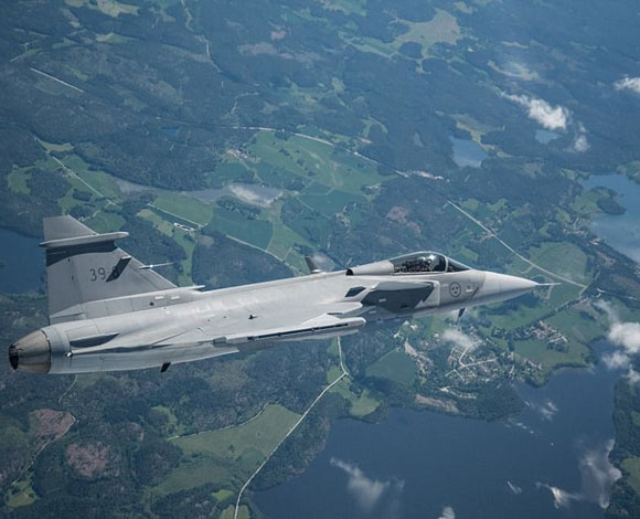 طائرةGripen E  التي تنافس طائرة F-35 .. تتألق في أول رحلاتها !