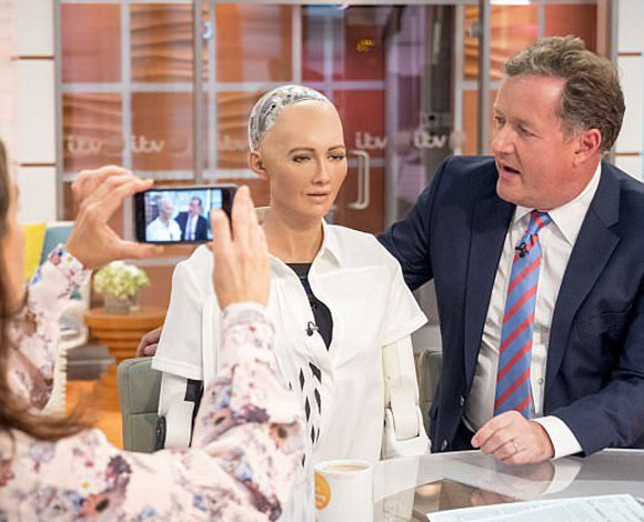 الإنسان الآلي Sophia يظهر في برنامج Good morning Britain