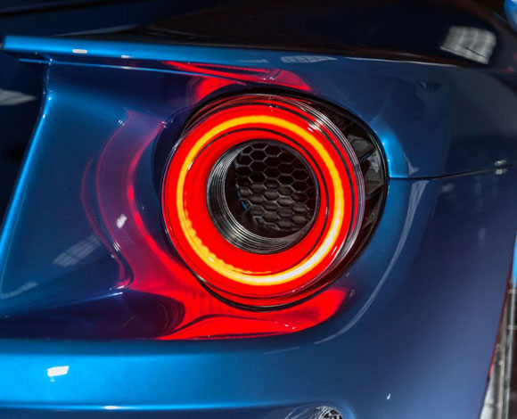 نظرة على أبرز مميزات سيارة Ford GT الجديدة ذات الـ 400 ألف دولار
