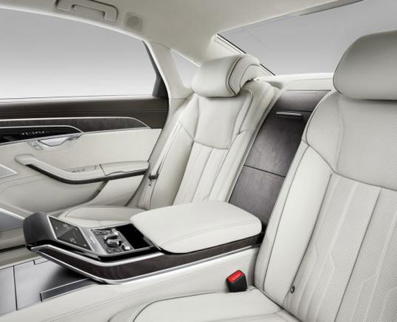 7 أشياء يجب أن تعرفها عن سيارة audi A8 موديل 2018
