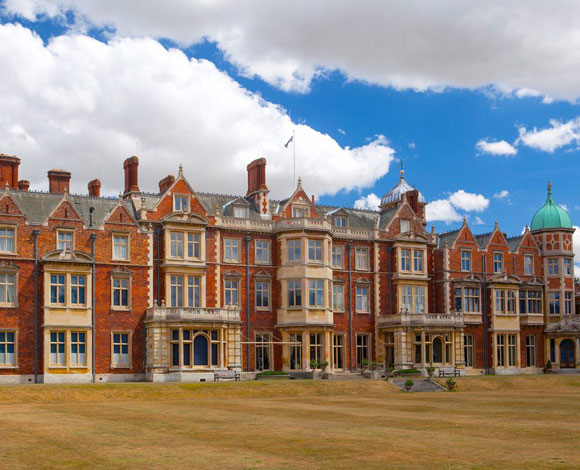 أصول ثمينة تمتلكها ملكة إنجلترا إليزابيث الثانية... تعرف اليها