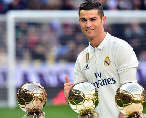 سر رقم "7" مع لاعب الكرة كريستيانو رونالدو