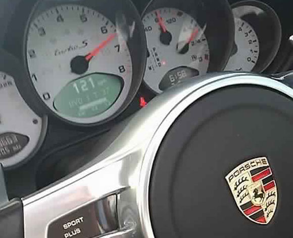 هروب شاب عربي إلى دبي بعد القبض عليه للقيادة المتهورة