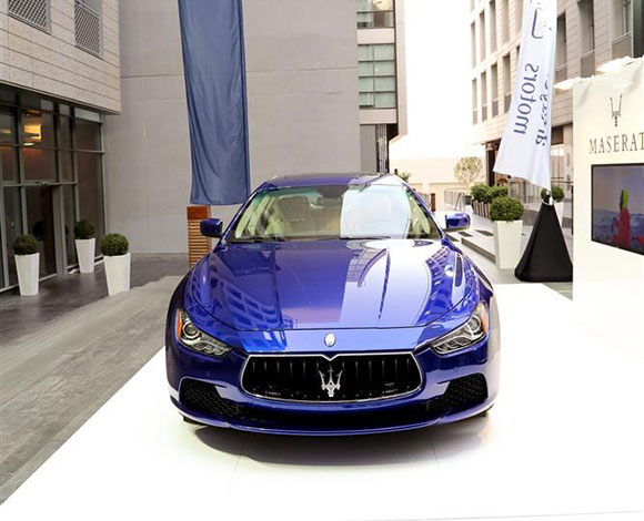 Motor Village يجمع السيارات الفارهة في دبي