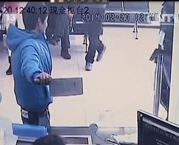 أغرب عملية سرقة تضحك الرهائن بدل إخافتهم!