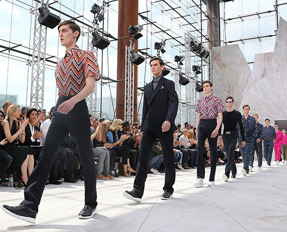 Volez, Voguez, Voyagez مع مجموعة Louis Vuitton الجديدة