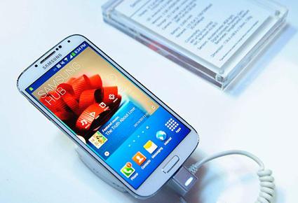 رائد يكشف تفاصيل S4 Galaxy الجديد من سامسنونغ