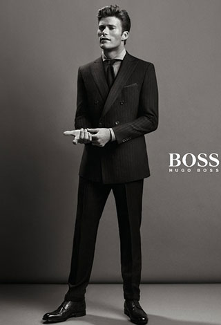 بالصور: نجل كلينت إيستوود الرجل المثالي لتصاميم Hugo Boss  