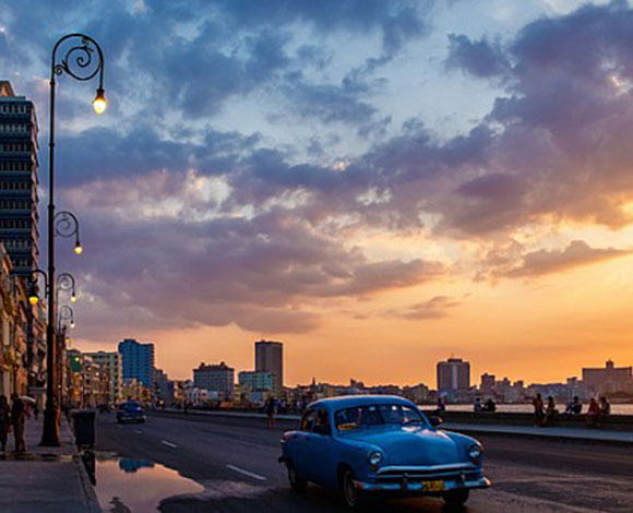 "يوم وليلة" معرض هواة التصوير في دبي... بالصور