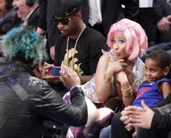 إليك بالصور أزياء النجمة "Nicki Minaj" 