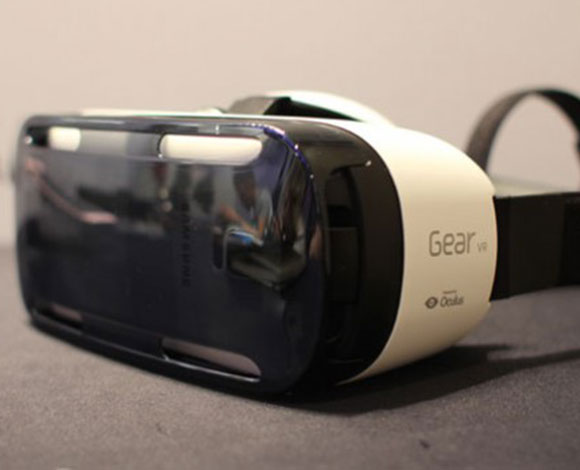 كل ما يجب أن تعرفه عن نظارة سامسونج Gear VR من أوكلوس 