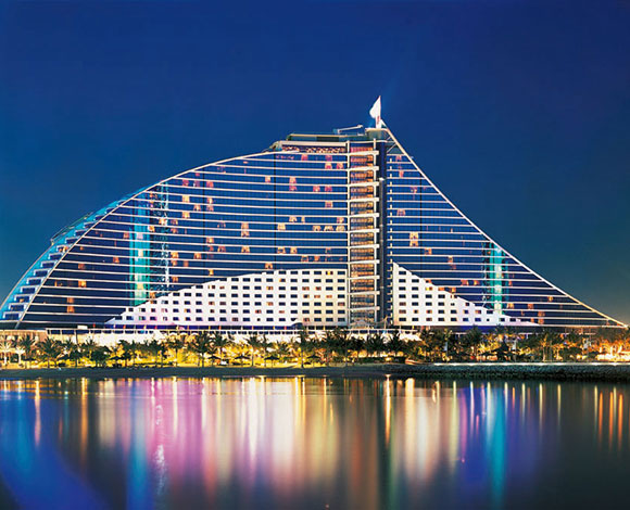 Jumeirah Beach Hotel ... فندق فخم لإقامة مميزة