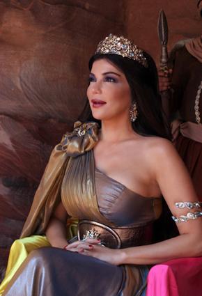 جولة داخل غرفة نوم الفنانة مي حريري