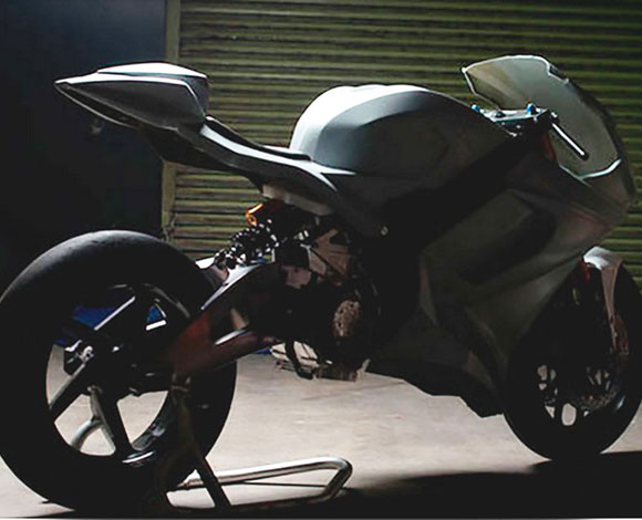 دراجة Lightning LS-218 البخارية... الأفضل لمحبي التفحيط