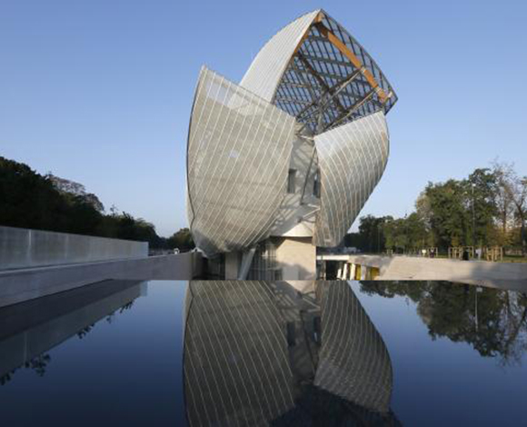 صور سفر حول العالم... مبان متعرجة مذهلة بتصميم اشهر مهندس معماري في العالم