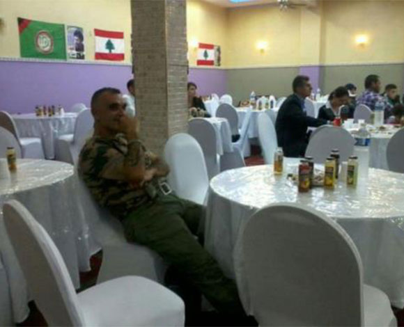 بالصور:  لبناني يحرق نفسه بسبب الإقامة