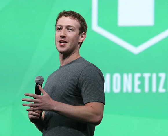 هذا هو السر وراء ارتداء زوكربيرغ التي شيرت نفسه