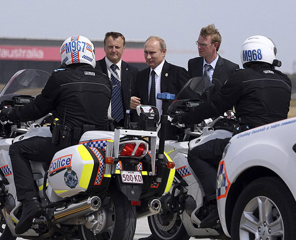 بالفيديو- هكذا تعامل بوتين مع حراسه الشخصيين