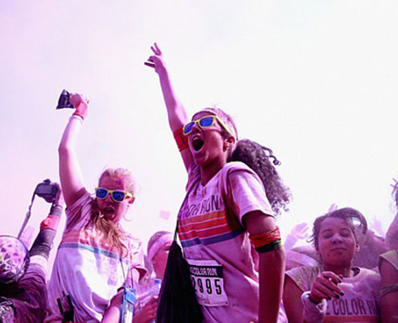 "سباق الألوان Color Run" في دبي بالصور