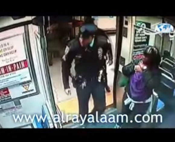أمريكية تلد طفلها في القطار عشية عيد الميلاد بالفيديو